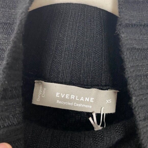 Everlane The Oversized Stroopwafel Turtleneck Cashmere Sweater Black Womens XS - Picture 4 of 7